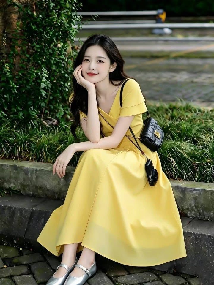Váy vàng cổ V dáng xoè | MAYV1010 - ảnh 4